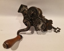 F11-AH ANTIKER BOHNENSCHNEIDER GUSSEISEN EISEN METALL ZERKLEINERER