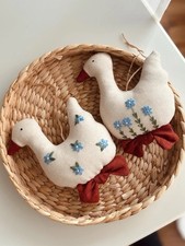 Gans mit handstickerei ostern - gans,