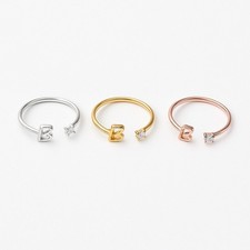 Buchstaben Ring mit Diamant