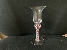 Weinglas ausgestellt Eimer Schale mit Luft undurchsichtig und roter Drehung 