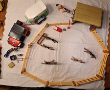 Playmobil Jeep mit Pferdeanhänger  4189, Unterstand 7917, Pferde und Weidezaun 