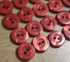 20 kleine Rot schillernde