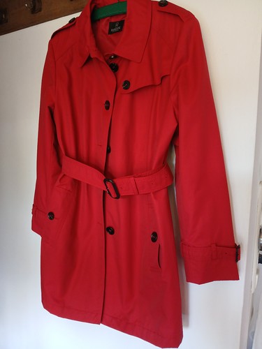 Neuwertiger roter trenchcoat - neuwertiger,