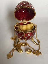 Schmuck- Ei Rot nach Fabergé-Art - Inhalt Italia Design Schmuck