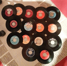 Schallplatten Konvolut 15 Singles 60er/70er/80er im Album