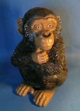 Deko / sitzender Affe - Schimpanse Kunststoff/ 31cm