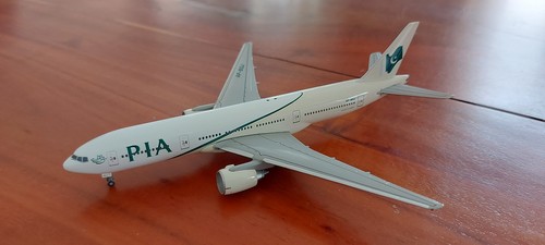 Flugzeugmodell boeing 777 200 - flugzeugmodell,