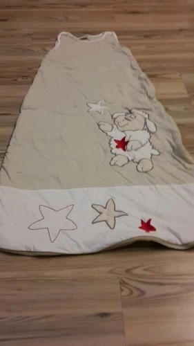 Beiger schlafsack mit - schlafsack,