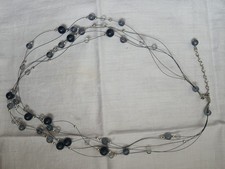 Halskette schwebende Perlen