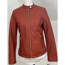 Andrew Marc NY Kunstleder Biker Jacke Braun Orange Größe S Reißverschlusstaschen Neu mit Etikett