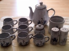 Kaffee/Mocca Service Design von P. Morel mit Schwanendekor Keramik handgefertigt