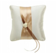 Ringkissen "Gold" in ivory aus