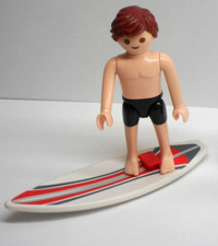Surfer mit Surfbrett ++ Summer