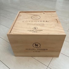 Leere Schnapsflaschen Wein