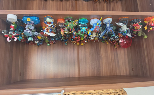 120 teile skylanders - 120,