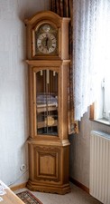 Gut erhaltene Standuhr der