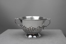 Henkelbecher (Porringer)
