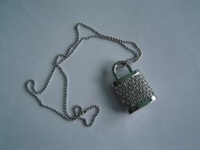 USB-Stick 2 GB als Vorhängeschloß mit vielen Straßsteinen besetzt und Kette