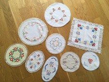 Zierdeckchen bestickt, Vintage, Handarbeit, Konvolut - 9 Stück