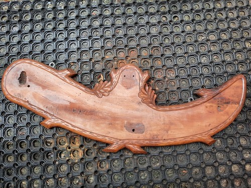 Garderobe alt handgeschnitzt