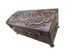 Holztruhe geschnitzt