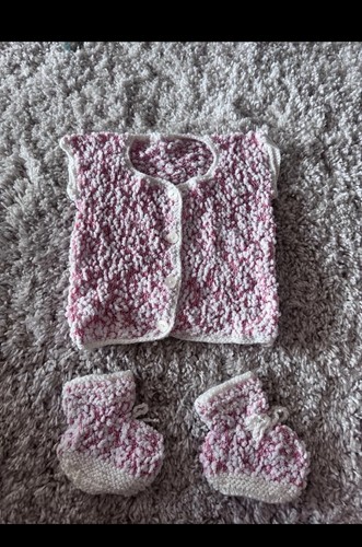 Baby strickjacke und socken - und,