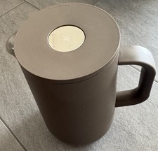 Isolierkanne IMPULSE braun WMF 1l Tee/Kaffee Automatikverschluss gedeckter Tisch