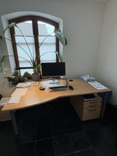 Schreibtisch, Side Board und Rollcontainer