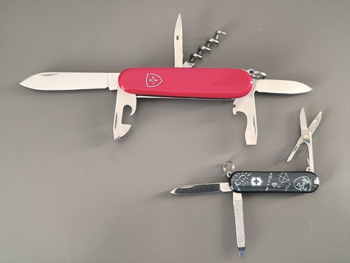 Victorinox swiss army knife - army,
