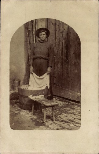 Foto frau wäscht - ak, wäsche