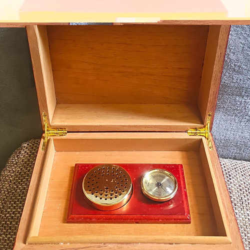 Zigarrenhumidor aus holz - aus,