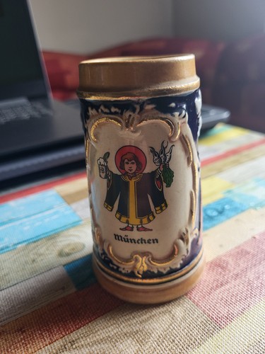 Schöner kleiner sehr alter - sehr,