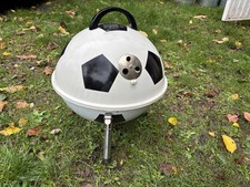 KUGELGRILL (2-3 Personen) SCHWARZ PICKNICKGRILL TISCHGRILL CAMPINGGRILL Fußball