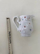 Milchkännchen 10 cm hoch Eschenbach La Reine Streublumenmuster 1978 gut erhalten