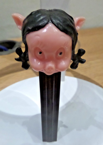 Pez vintage petunia pig all - pez,