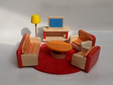 Puppenhaus Wohnzimmer Pintoy Holz Sofa Sessel Tisch Lampe Teppich Fernseher 