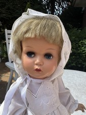 K&W KÖNIG & WERNICKE 133/45 Antike Puppe Mädchen mit Kleid