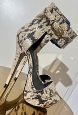 Buffalo London, High Heeld