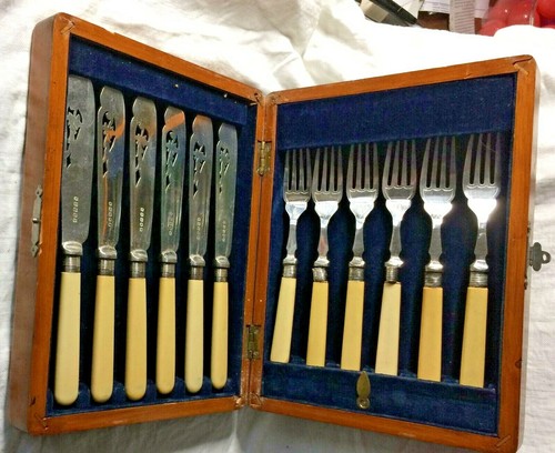 Zwölfteiliges fischbesteck - fischbesteck, in