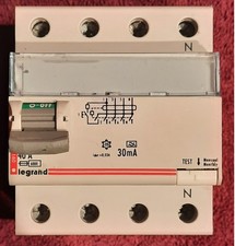 legrand Fehlerstrom-Schutzschalter 09141 4-polig - 40/0,03A Gebraucht
