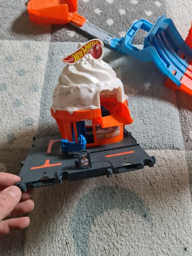Hot wheels looping und - wheels,