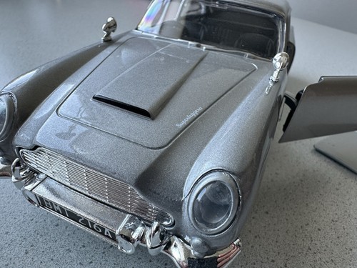 James bond aston martin - james, db5