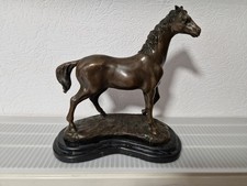 Bronze Pferd. Marmor Tier