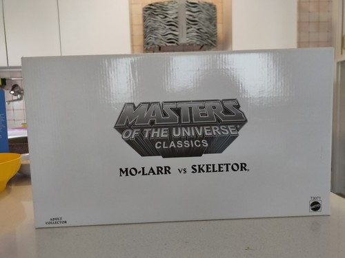 Motuc classics larr vs - classics,, mo-larr
