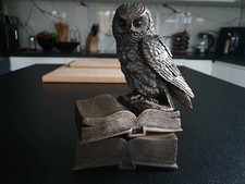 Schatulle messing antik - Eule sitzt auf Büchern