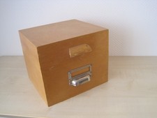 Schöner alter Karteikasten in