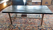 70iger Jahre Couchtisch mit  Schieferplatte, Glasablage & Edelstahlbeine