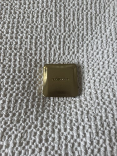 Hourglass curator eyeshadow - curator,