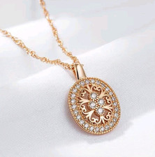 Schöne Halskette mit