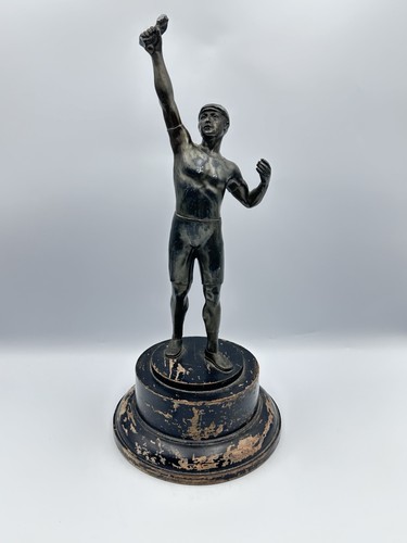 Metallfigur eines